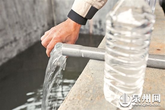 采用“天然有機酸除污降解”，豬糞水可“變”清水，循環沖洗豬舍。