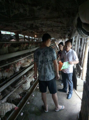 廣西助農服務在養殖場一線技術員4.png