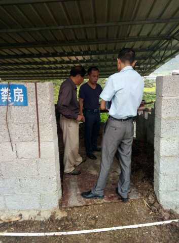 廣西助農服務在養殖場一線技術員6.png